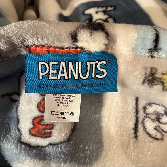 Peanuts Snoopy Blue/Grey Blanket Throw - Picture 4 of 4